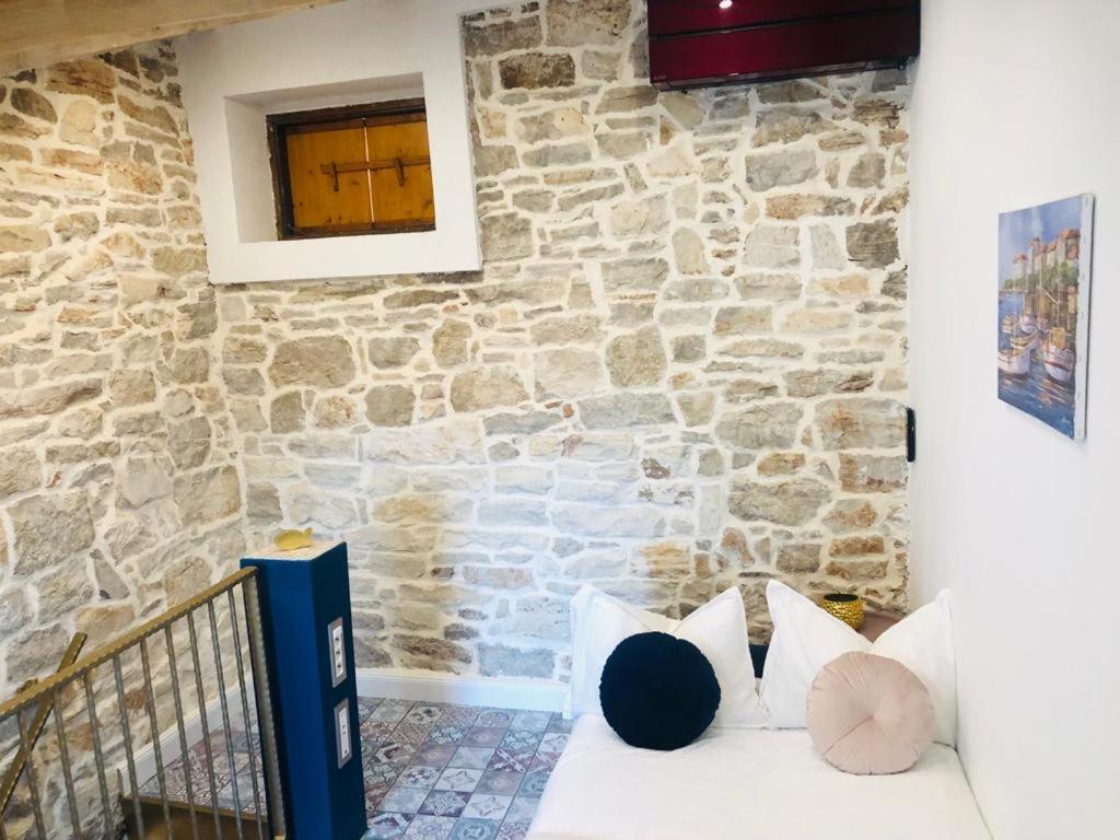 Istrian Stone House: Seaside Retreat in Fazana with COVID-Safe Filtration Apartment Exterior photo